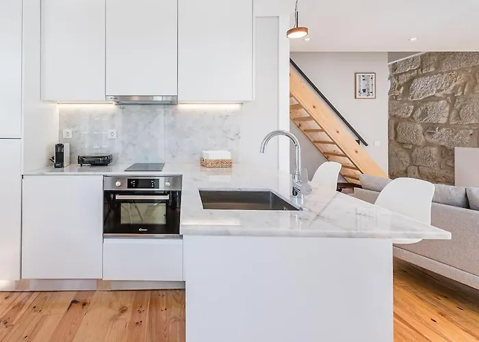 Cedofeita Balcony With Free Parking شقة *